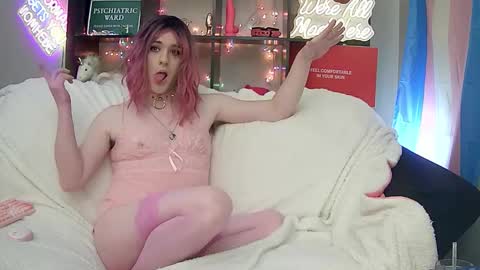 lillyVonT online show from February 16, 2026, 12:18 am