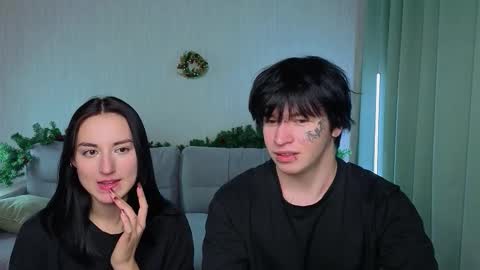 Snapshot of lilo_meow chatting on December 4, 2025, 2:37 pm Kris Lilo online show from December 4, 2025, 2:37 pm