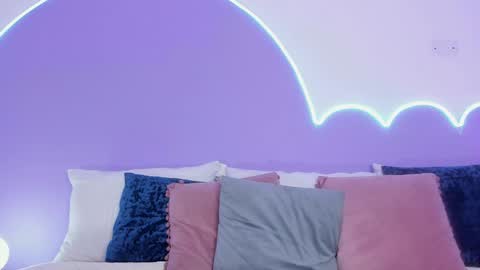 Lilou online show from January 25, 2025, 3:30 pm