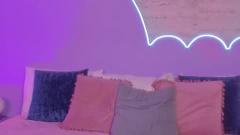 Lilou online show from October 21, 2025, 11:44 am