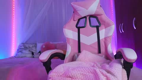 Lilou online show from March 25, 2026, 1:06 pm