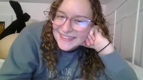 Snapshot of lilpies chatting on December 19, 2024, 12:02 am LilPies  online show from December 19, 2024, 12:02 am