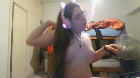 lilsuccubusvicky online show from November 26, 2025, 3:51 am