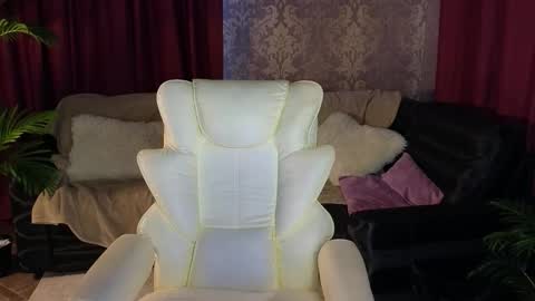 Lilu online show from October 14, 2025, 6:25 am