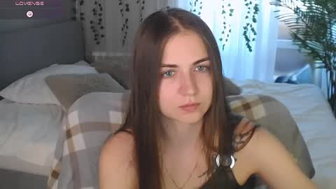 Snapshot of lilu__moon chatting on June 5, 2026, 6:52 am lilu__moon online show from June 5, 2026, 6:52 am