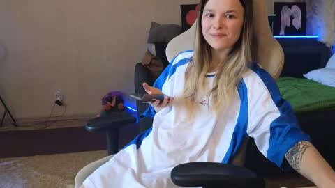 lily_and_jake online show from April 18, 2026, 3:32 am