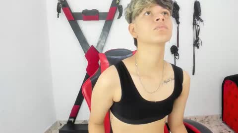 Lily and Lina online show from November 26, 2025, 12:06 pm