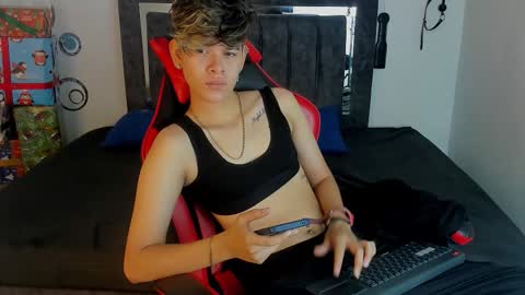 Lily and Lina online show from December 16, 2025, 11:59 am