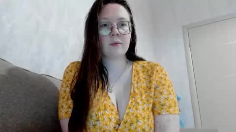 Lily Chays online show from October 15, 2025, 5:24 pm