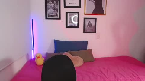 Snapshot of lily_evans_ chatting on January 30, 2025, 1:11 am just lily online show from January 30, 2025, 1:11 am