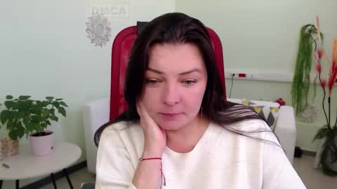 Lily online show from September 19, 2025, 8:38 am