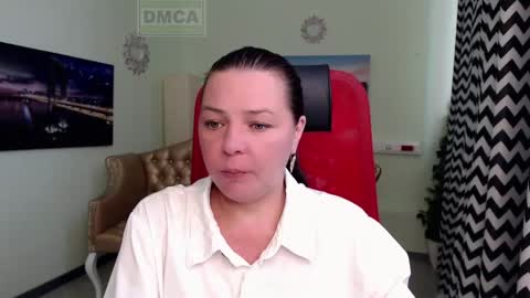 Snapshot of lily_flower7_ chatting on May 20, 2026, 5:57 am Lily online show from May 20, 2026, 5:57 am