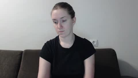 lily_love_x online show from February 6, 2025, 3:48 am