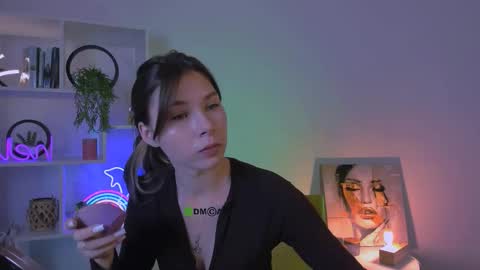 Lily online show from September 19, 2025, 8:20 pm