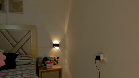 lily_noir_ online show from April 16, 2026, 11:33 am