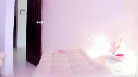 lily_rose0 online show from April 11, 2026, 9:41 pm