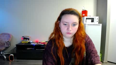 Snapshot of lily_shamy chatting on December 21, 2024, 7:35 am Alice online show from December 21, 2024, 7:35 am