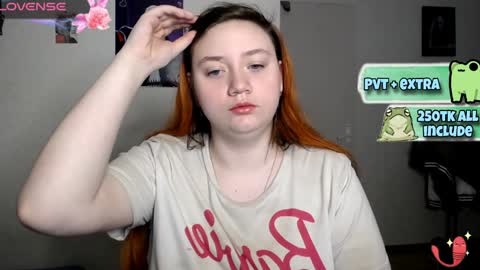 Snapshot of lily_shamy chatting on February 3, 2025, 3:53 am Alice online show from February 3, 2025, 3:53 am