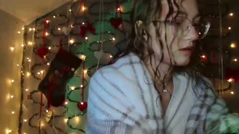 small lily online show from December 14, 2025, 11:04 am