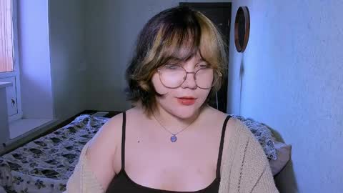 Snapshot of lily_violettt chatting on April 1, 2026, 12:50 pm Lily online show from April 1, 2026, 12:50 pm