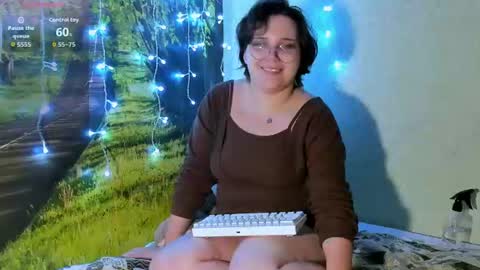Snapshot of lily_violettt chatting on August 4, 2026, 8:00 pm Lily online show from August 4, 2026, 8:00 pm