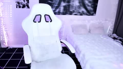 Snapshot of lily_weep chatting on March 14, 2026, 1:44 am Lily online show from March 14, 2026, 1:44 am
