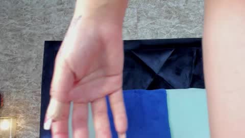 LilyWoodz online show from November 11, 2025, 7:03 pm