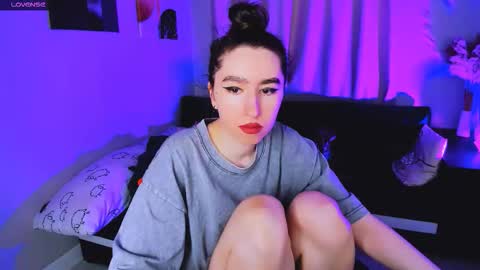 LILY online show from November 19, 2025, 7:52 am