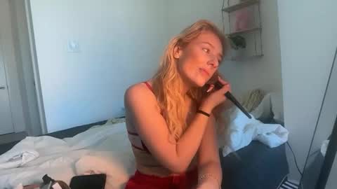 Snapshot of lilybrown07 chatting on February 28, 2026, 9:27 pm lilybrown07 online show from February 28, 2026, 9:27 pm