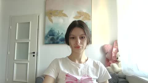 lilycandy_ online show from April 18, 2026, 9:02 am