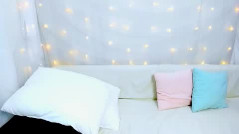 lilydavisss online show from December 14, 2025, 3:01 am