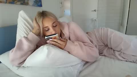 Snapshot of lilyflex chatting on June 8, 2026, 1:28 am lilyflex online show from June 8, 2026, 1:28 am