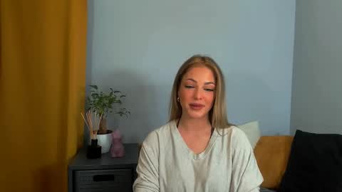 Lily online show from February 18, 2025, 9:53 pm