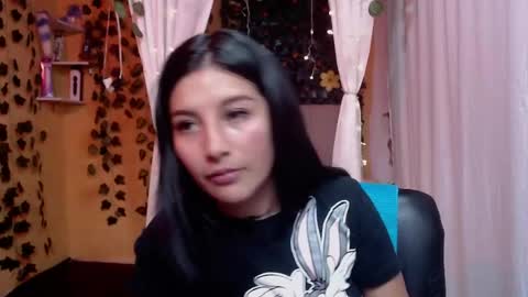 Snapshot of lilymoon_018 chatting on May 8, 2026, 1:05 pm lilymoon_018 online show from May 8, 2026, 1:05 pm