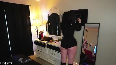 Liliana Marie Pixelate online show from January 30, 2025, 11:55 pm