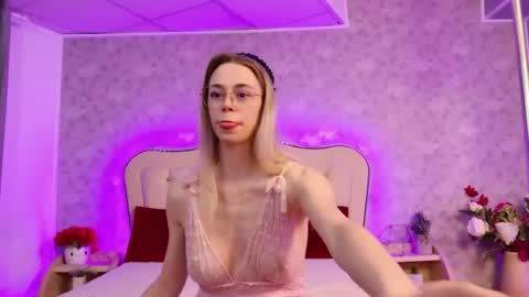 Snapshot of lilyrose_ chatting on July 5, 2026, 4:19 am online show from July 5, 2026, 4:19 am