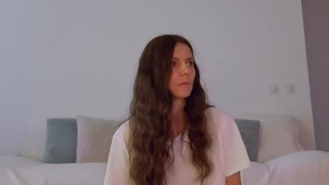 Lily online show from October 13, 2025, 1:22 pm