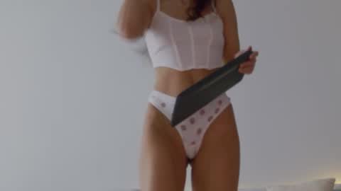 Lily online show from October 15, 2025, 10:48 am