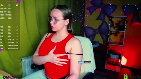 Snapshot of lilysweet13 chatting on April 27, 2026, 9:35 pm Lily online show from April 27, 2026, 9:35 pm