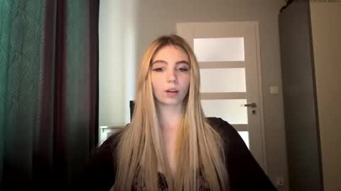 Snapshot of lilysweetgirl chatting on May 19, 2026, 5:30 pm Lily online show from May 19, 2026, 5:30 pm