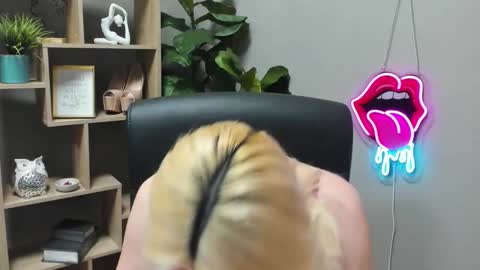 Lily online show from March 4, 2026, 7:25 am