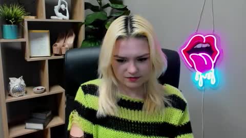 Lily online show from March 17, 2026, 2:31 pm