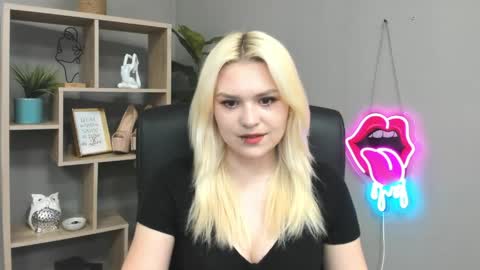 Lily online show from May 25, 2026, 1:17 pm