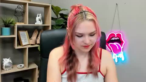 Snapshot of lilysweetxo chatting on June 25, 2026, 6:40 am Lily online show from June 25, 2026, 6:40 am