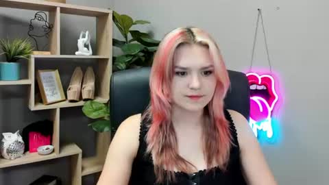 Snapshot of lilysweetxo chatting on June 26, 2026, 7:13 am Lily online show from June 26, 2026, 7:13 am