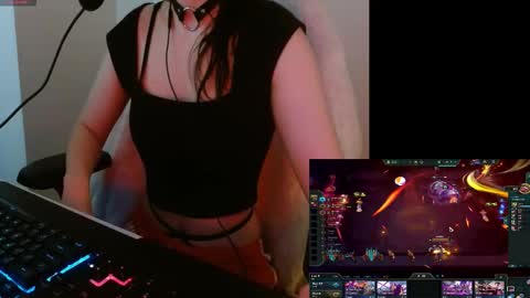 Lily Rone online show from October 10, 2025, 8:35 am