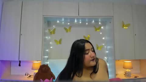 Snapshot of lilywhitee1 chatting on December 3, 2025, 4:09 am lilywhitee1 online show from December 3, 2025, 4:09 am