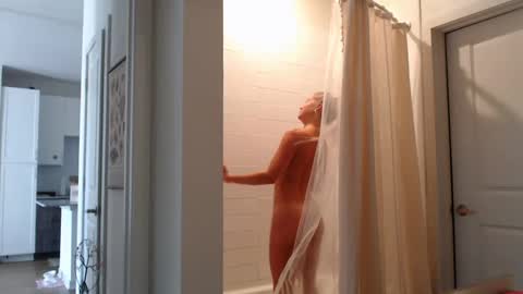 Snapshot of lilyyymonroee chatting on September 9, 2025, 7:46 pm Lily Monroe online show from September 9, 2025, 7:46 pm