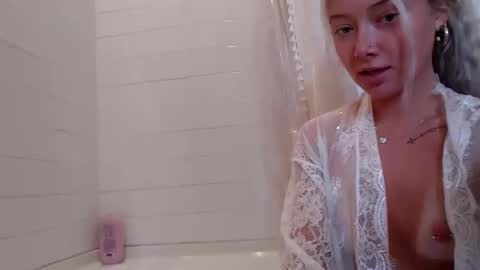 Snapshot of lilyyymonroee chatting on September 21, 2025, 8:32 pm Lily Monroe online show from September 21, 2025, 8:32 pm