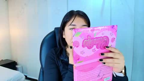  Lina Bedoya  online show from December 1, 2025, 11:37 am